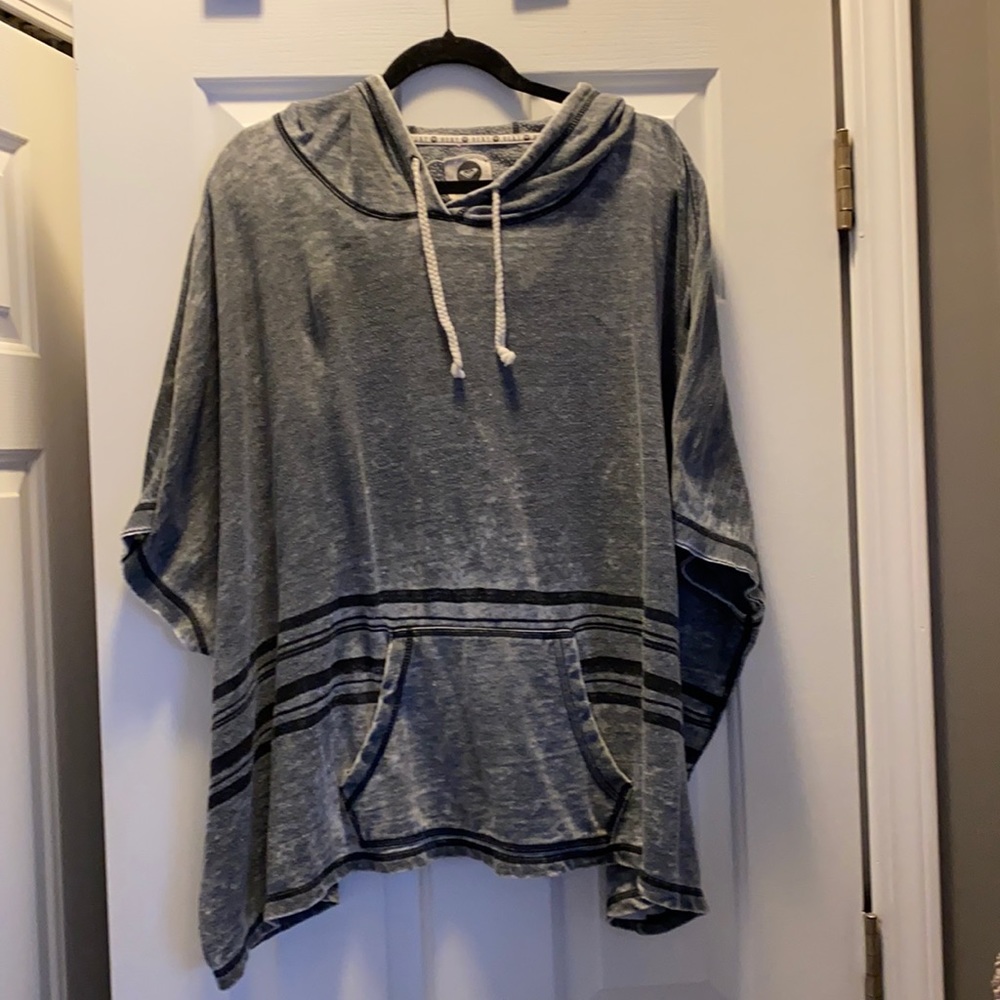 Roxy pullover.    Size M/L